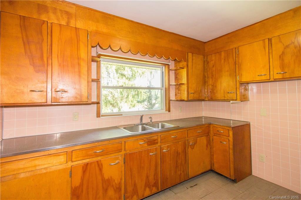 10 Hookers Gap Road Leicester NC 28748