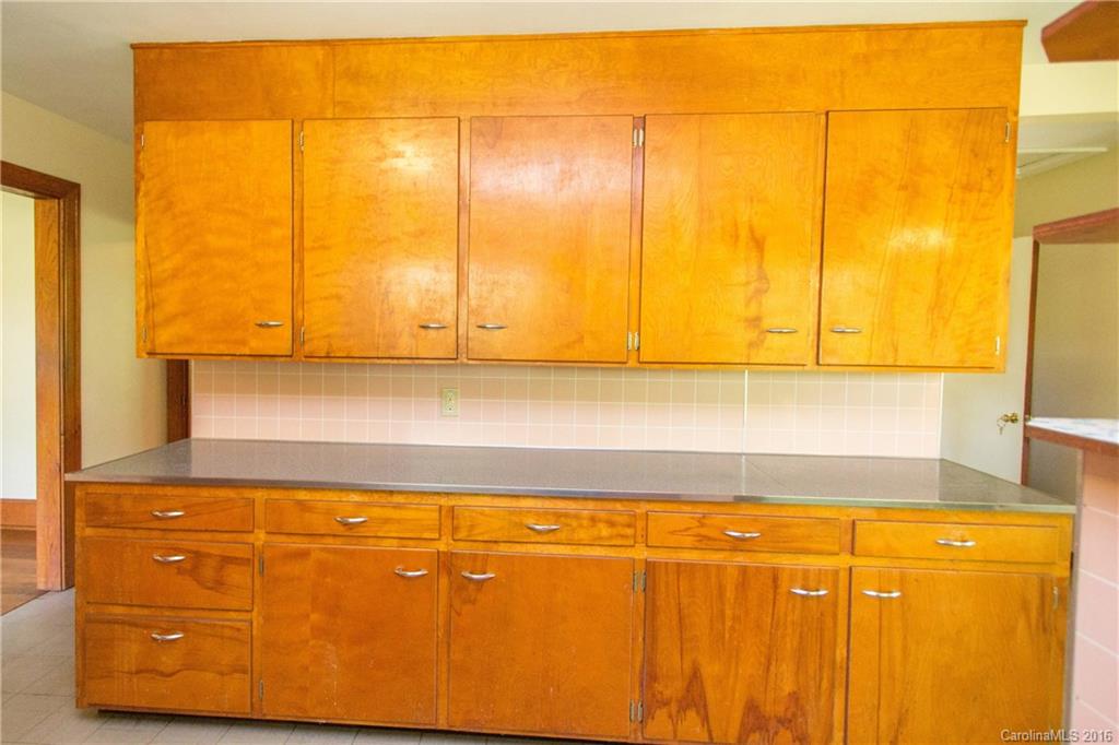10 Hookers Gap Road Leicester NC 28748
