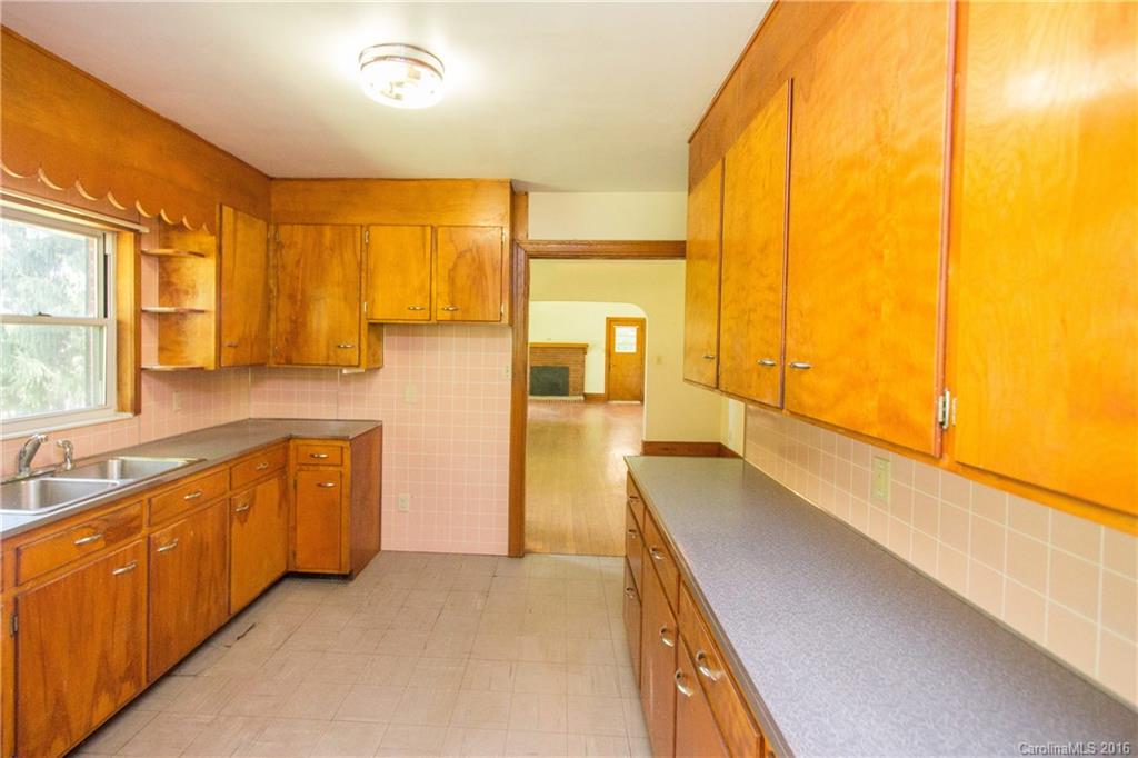 10 Hookers Gap Road Leicester NC 28748