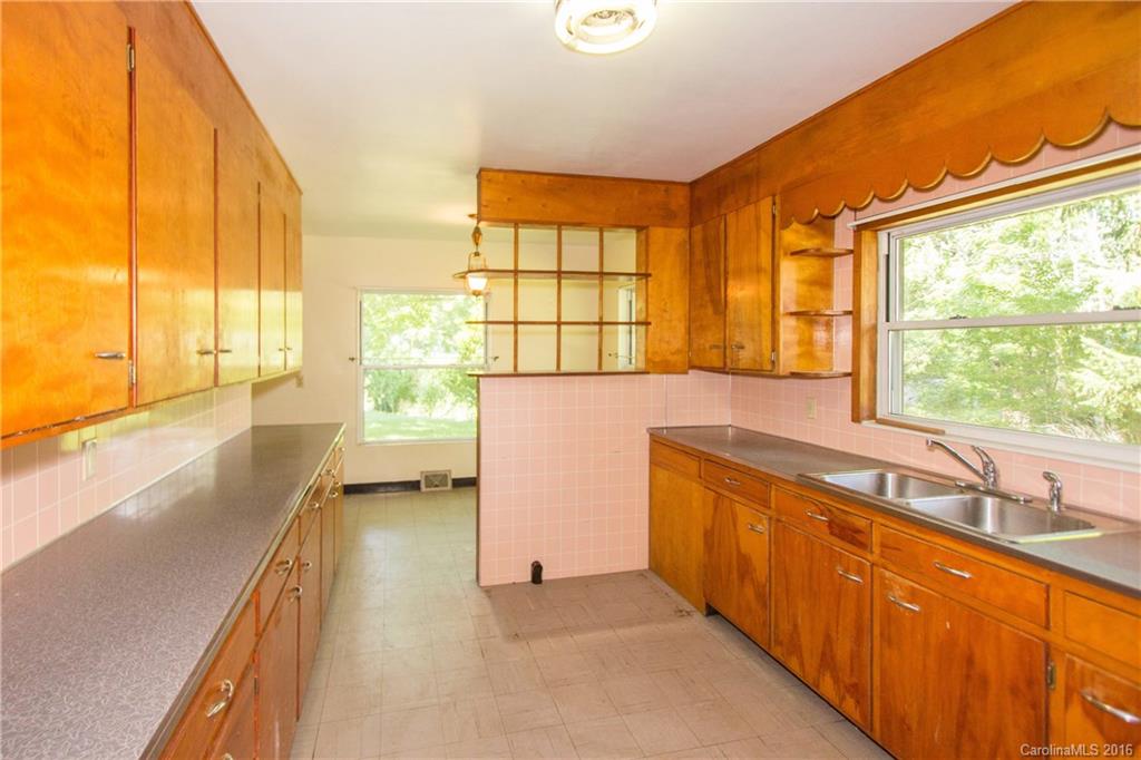 10 Hookers Gap Road Leicester NC 28748