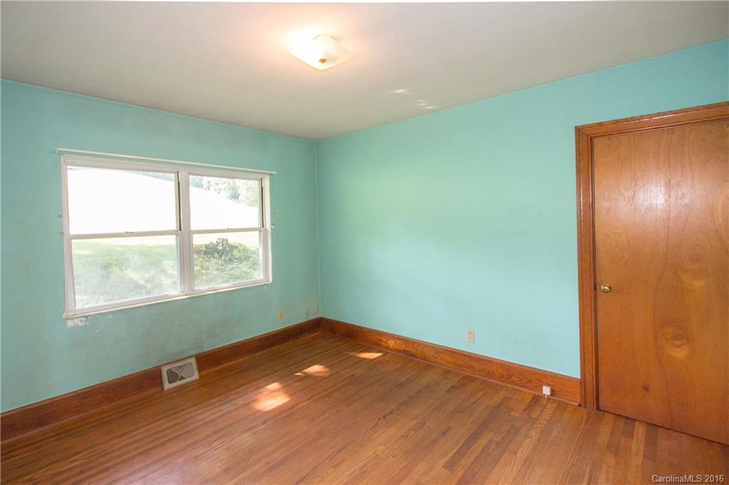 10 Hookers Gap Road Leicester NC 28748