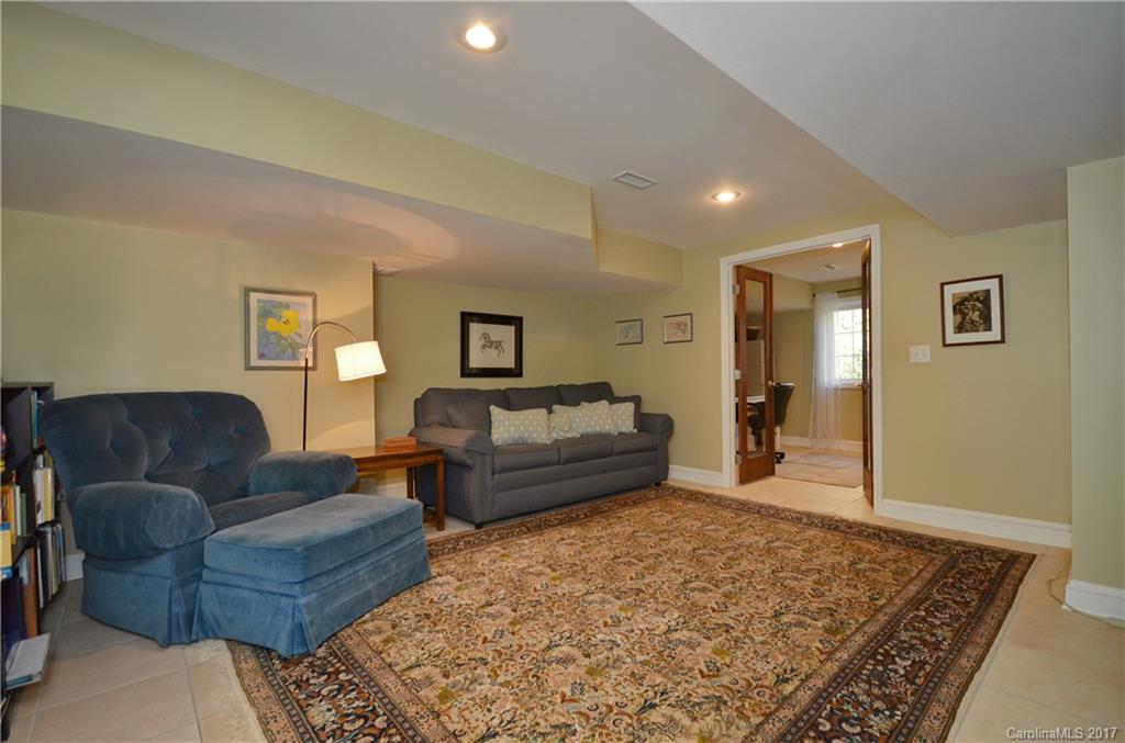 12 Pine Tree Circle Asheville NC 28804