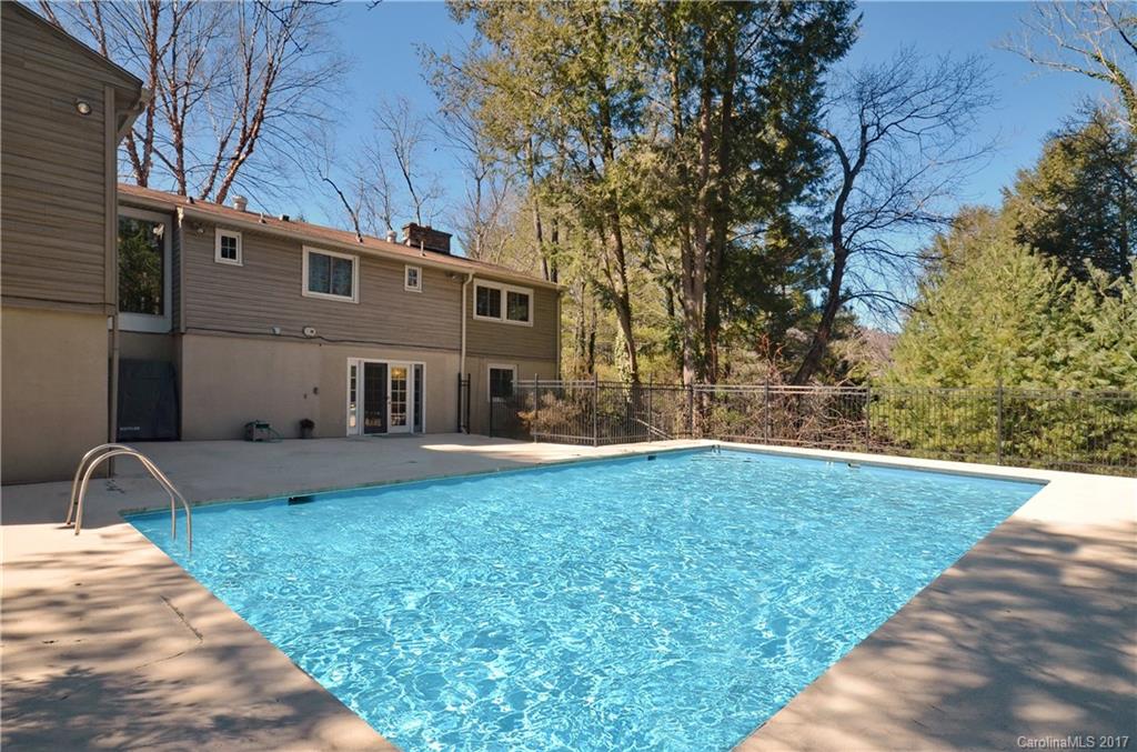 12 Pine Tree Circle Asheville NC 28804