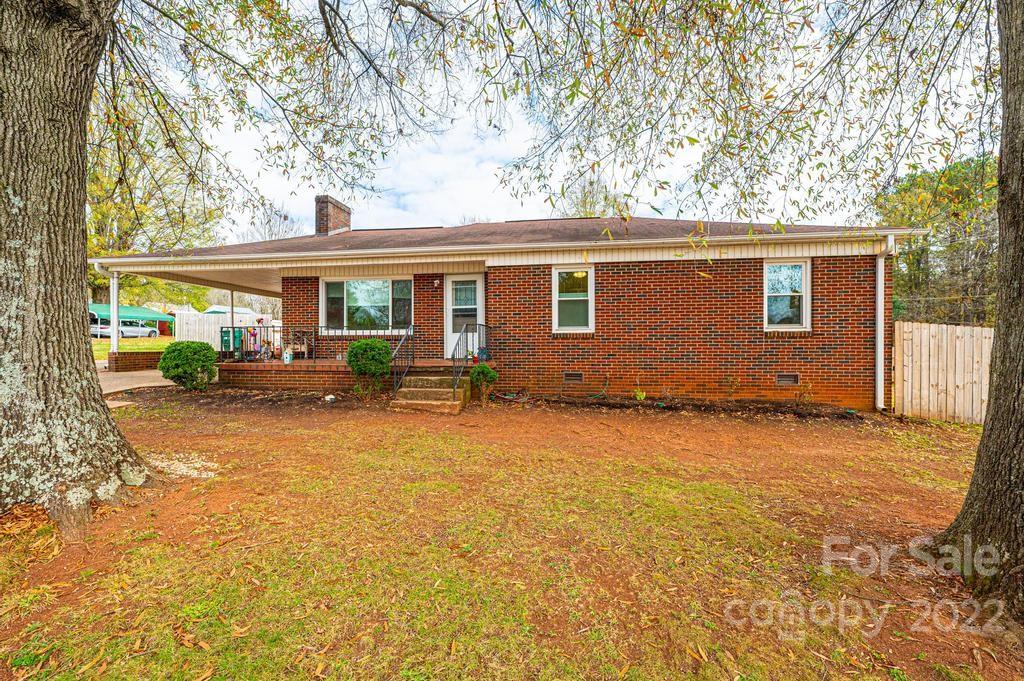 2009 N Ashe Avenue Newton NC 28658