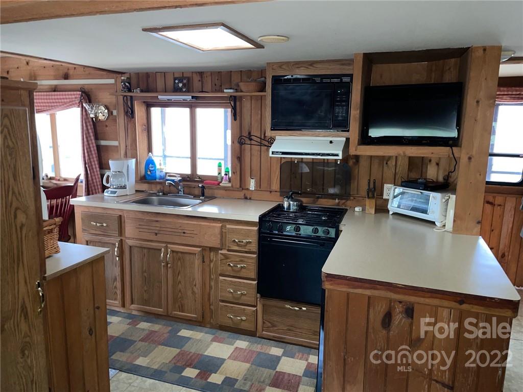 3024 Cane Creek Road Bakersville NC 28705