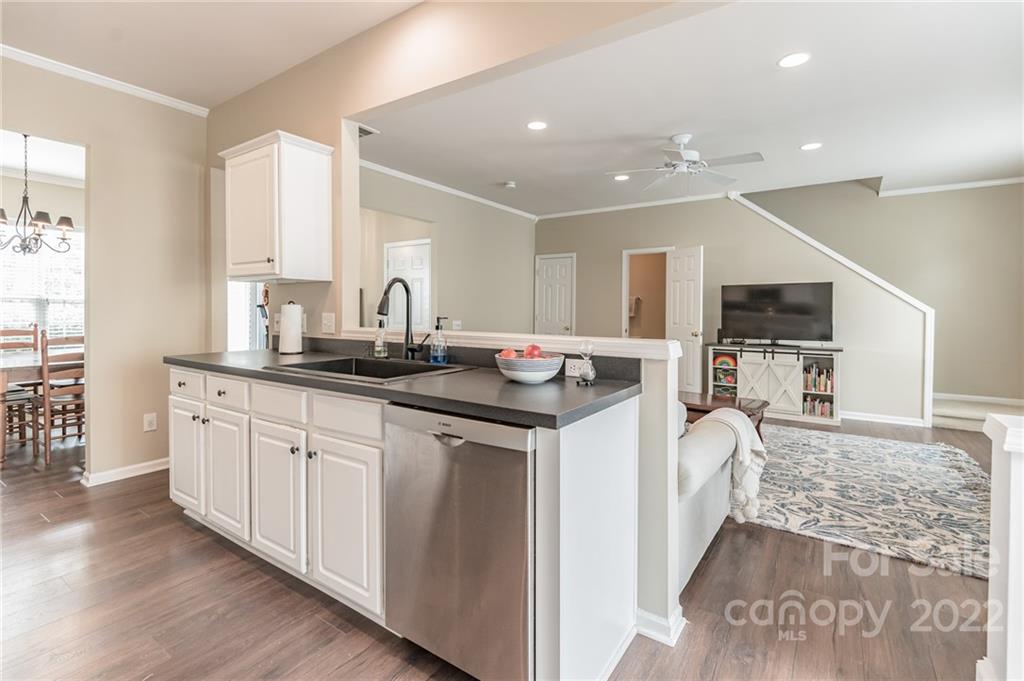 7124 Beverly Springs Drive Charlotte NC 28270