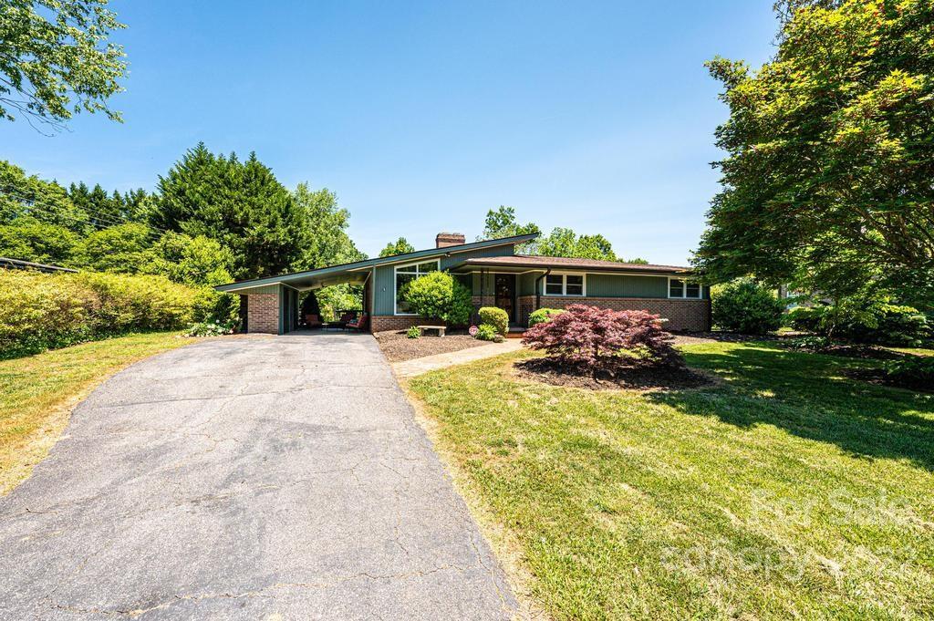 126 21st Avenue NW Hickory NC 28601