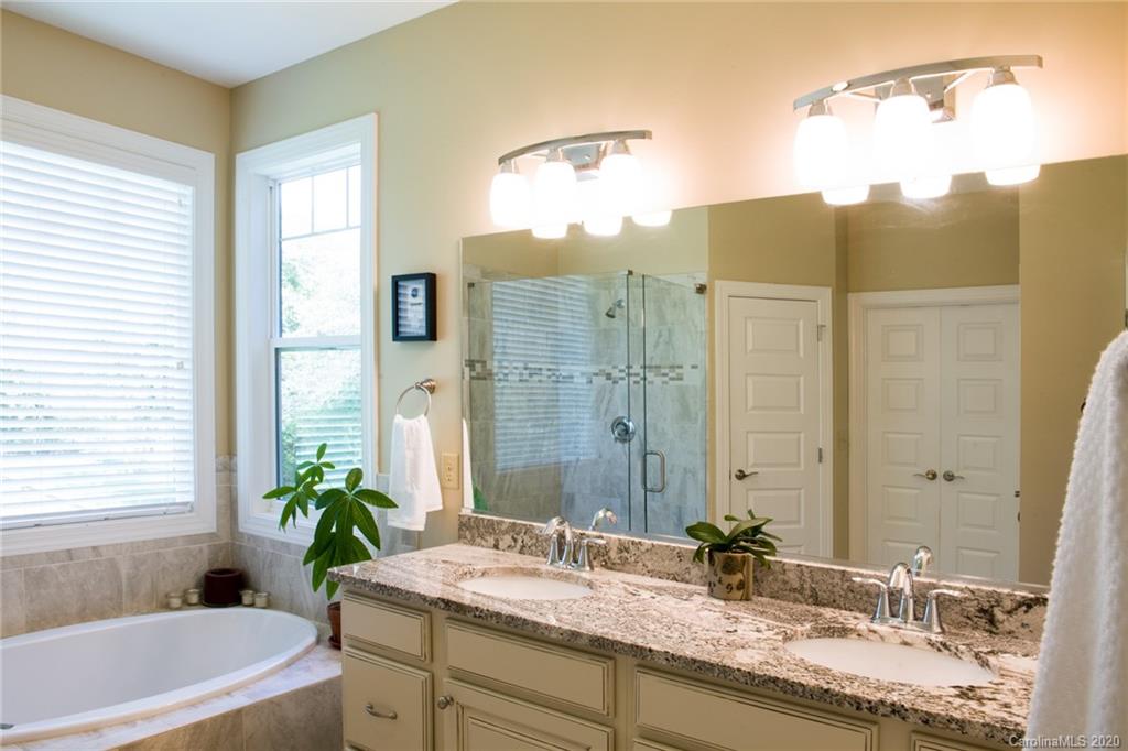 78 Riddle Road Swannanoa NC 28778