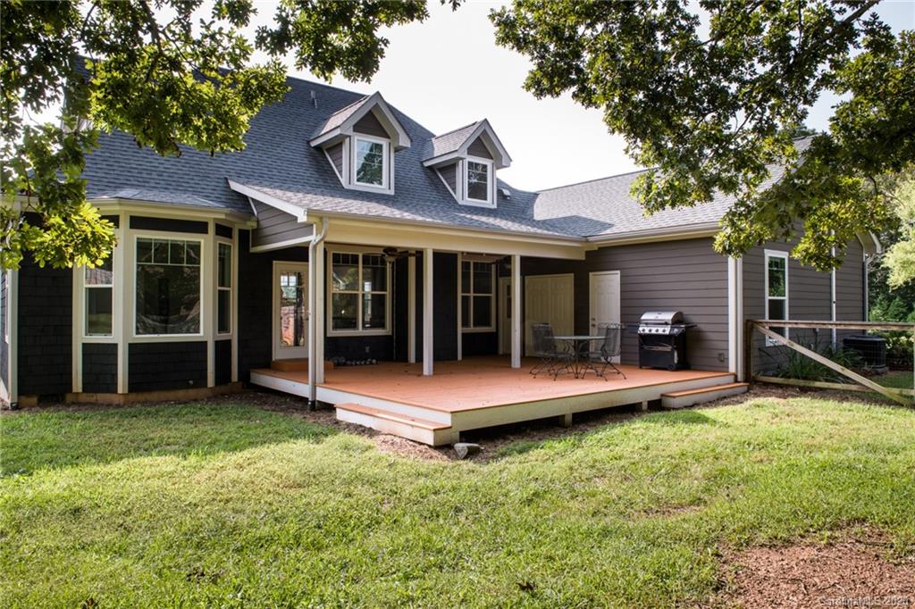 78 Riddle Road Swannanoa NC 28778
