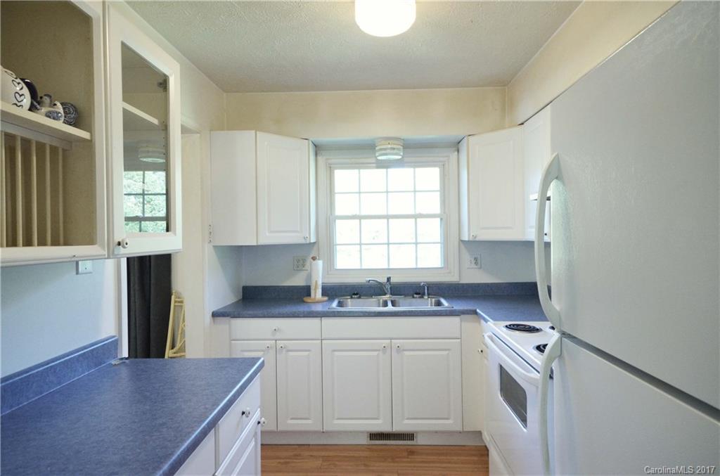 17 Melton Road Candler NC 28715
