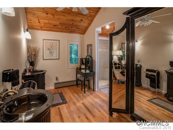 319 Summer Haven Road Swannanoa NC 28778