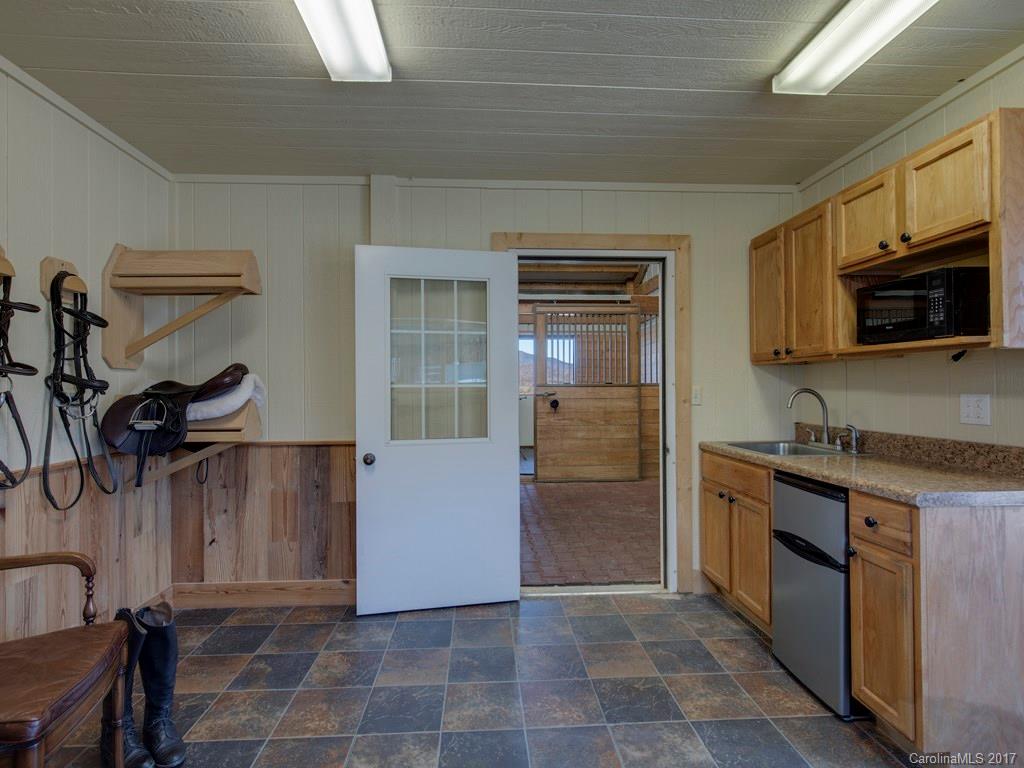 67 Farm View Road Fairview NC 28730