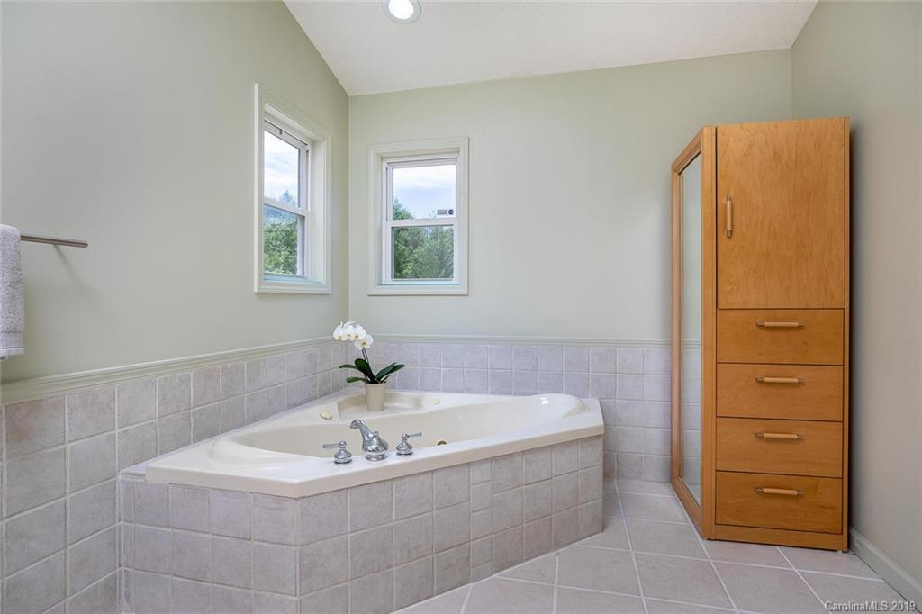 93 Bartlett Road Weaverville NC 28787