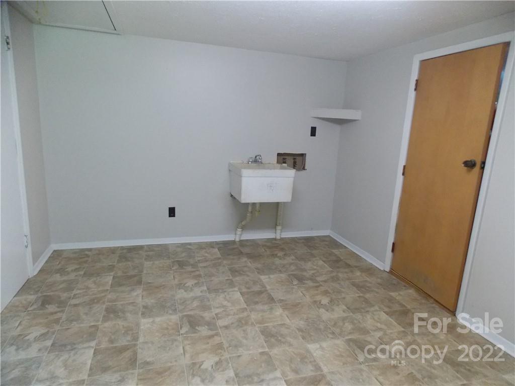 999 N Us 19e Highway Newland NC 28657