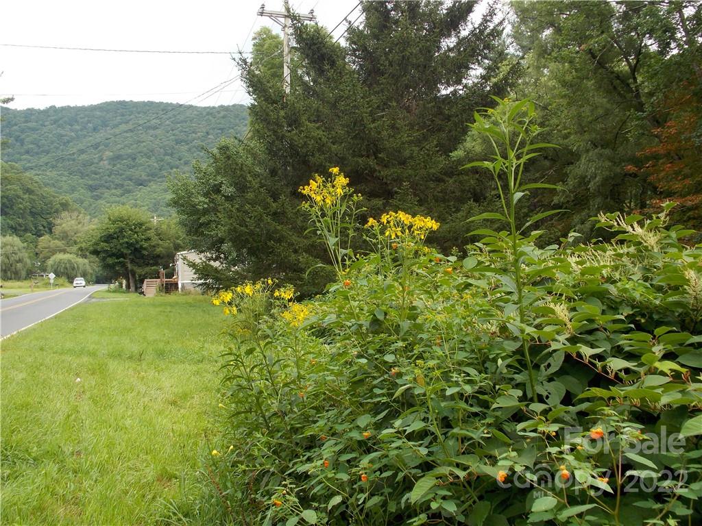 999 N Us 19e Highway Newland NC 28657