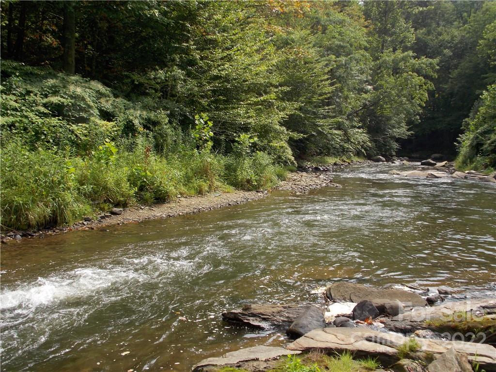 999 N Us 19e Highway Newland NC 28657