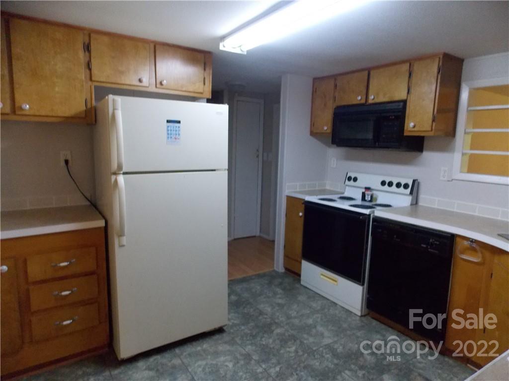 999 N Us 19e Highway Newland NC 28657