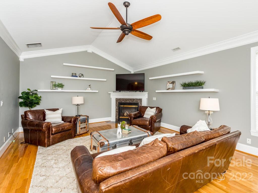 124 Willow Oak Drive Asheville NC 28805