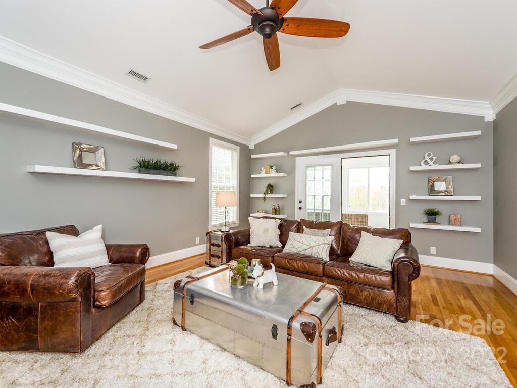 124 Willow Oak Drive Asheville NC 28805