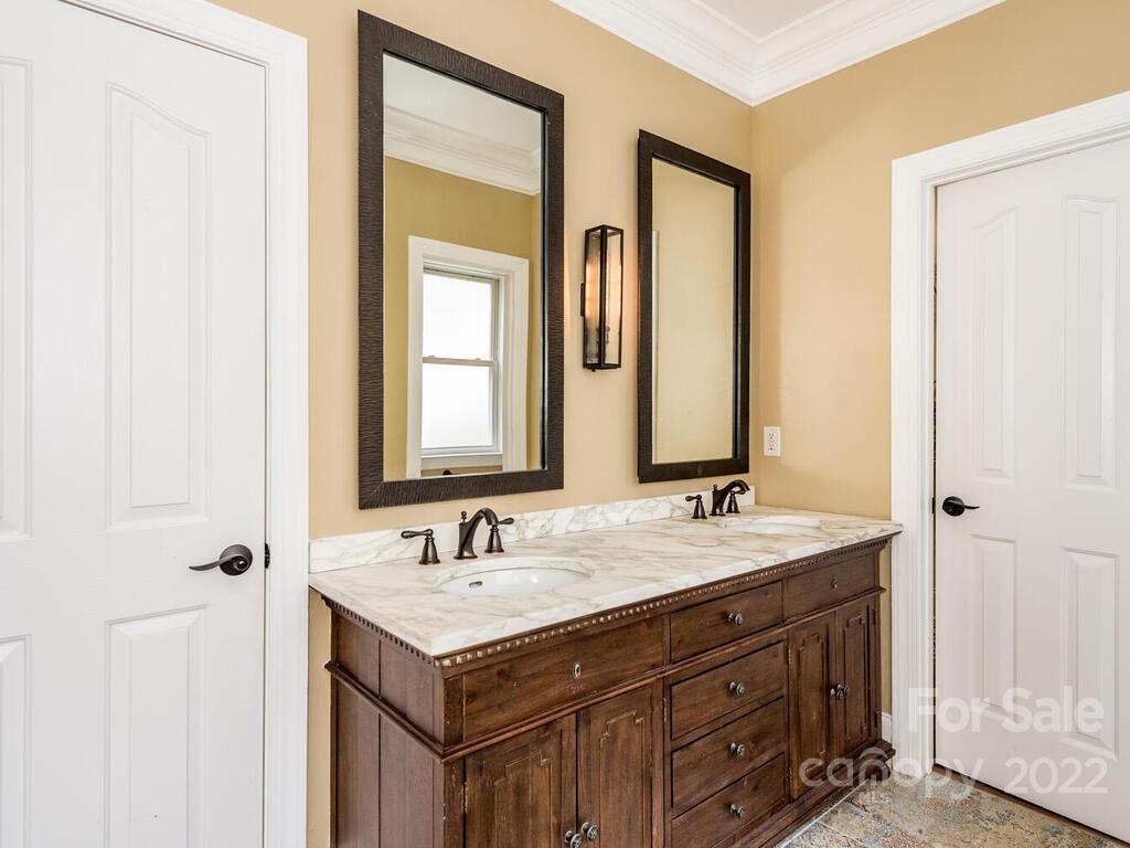 124 Willow Oak Drive Asheville NC 28805