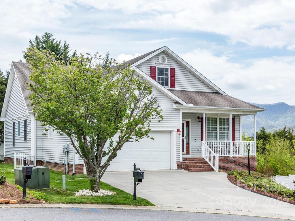 124 Willow Oak Drive Asheville NC 28805