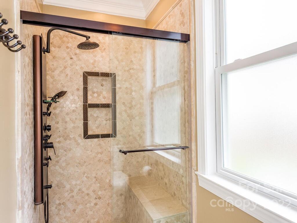 124 Willow Oak Drive Asheville NC 28805