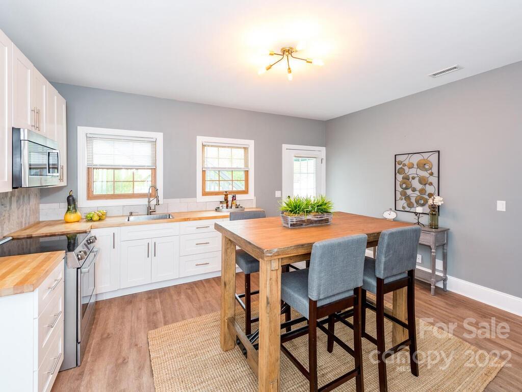 124 Willow Oak Drive Asheville NC 28805