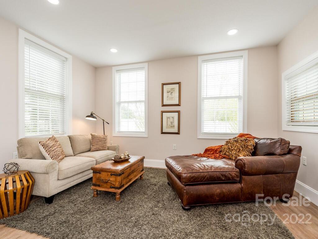 124 Willow Oak Drive Asheville NC 28805