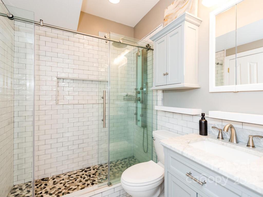 124 Willow Oak Drive Asheville NC 28805