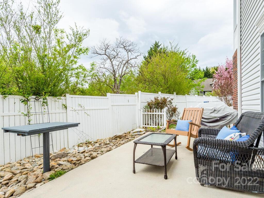 124 Willow Oak Drive Asheville NC 28805