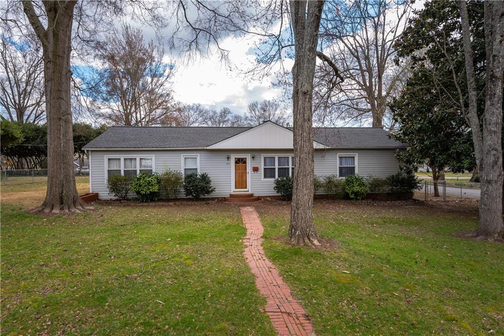 221 11th Avenue Nw Hickory NC 28601