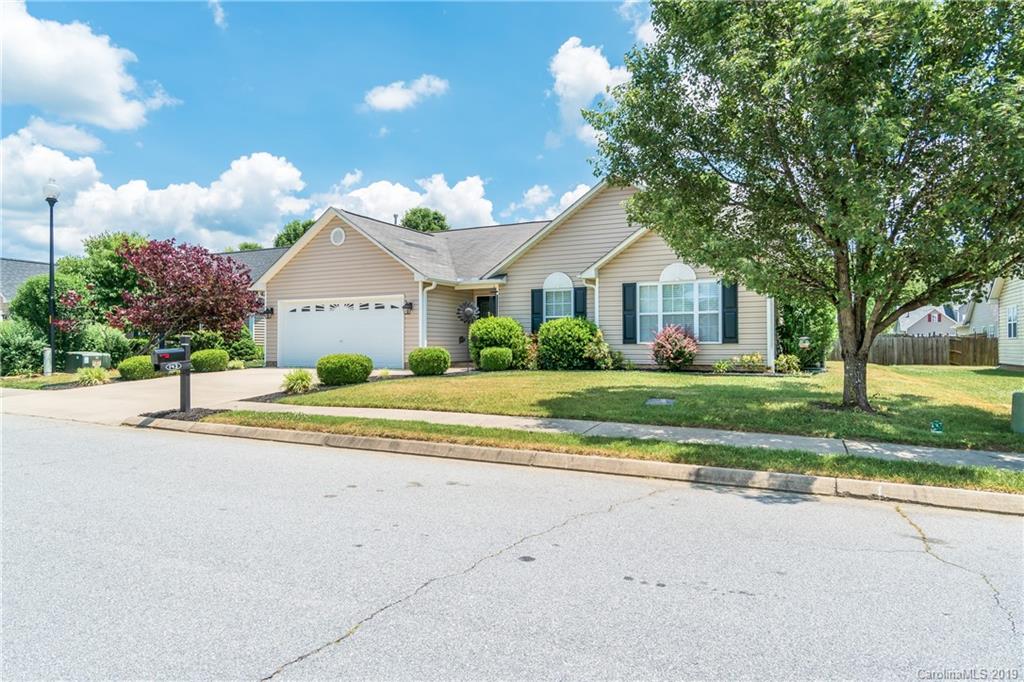 143 S Sunberry Trail Fletcher NC 28732