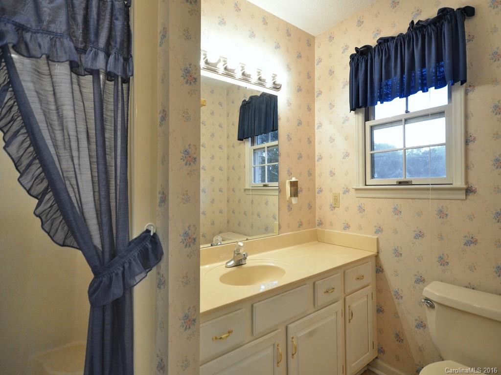 32 Bobwhite Hill Leicester NC 28748