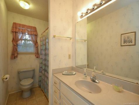 32 Bobwhite Hill Leicester NC 28748