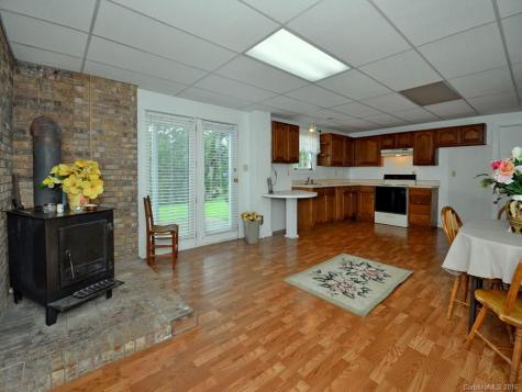 32 Bobwhite Hill Leicester NC 28748