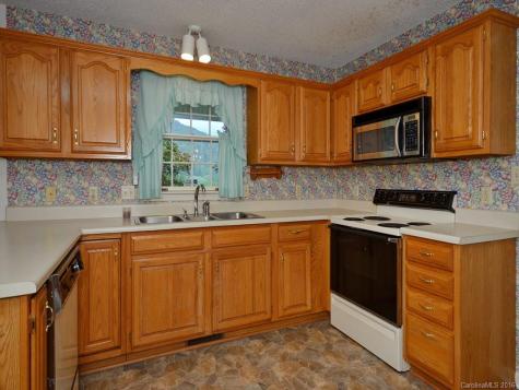 32 Bobwhite Hill Leicester NC 28748