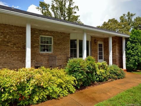 32 Bobwhite Hill Leicester NC 28748