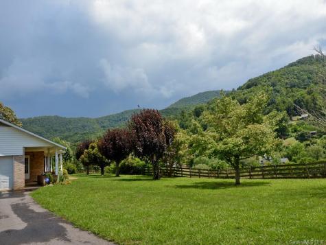 32 Bobwhite Hill Leicester NC 28748