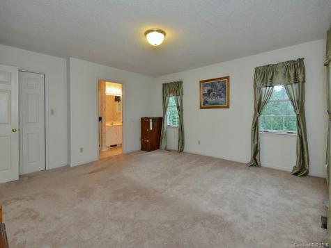 32 Bobwhite Hill Leicester NC 28748