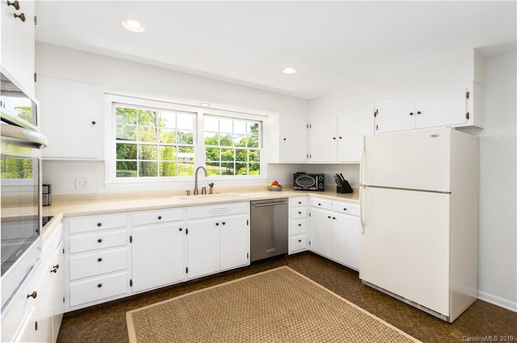 11 Wisteria Drive Asheville NC 28804