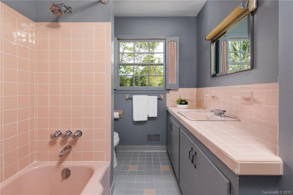 11 Wisteria Drive Asheville NC 28804