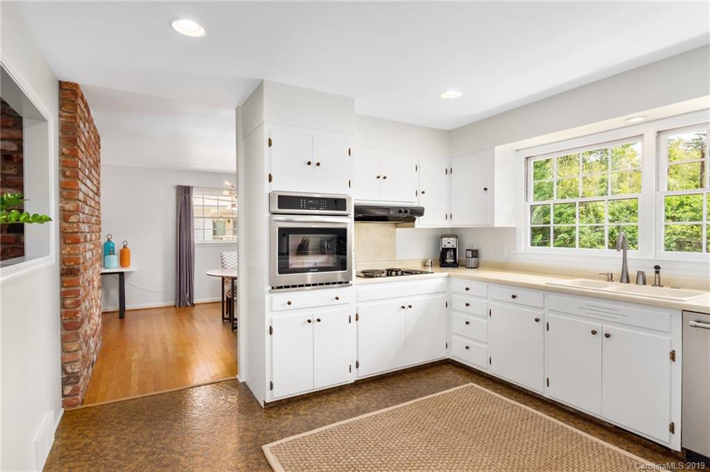 11 Wisteria Drive Asheville NC 28804