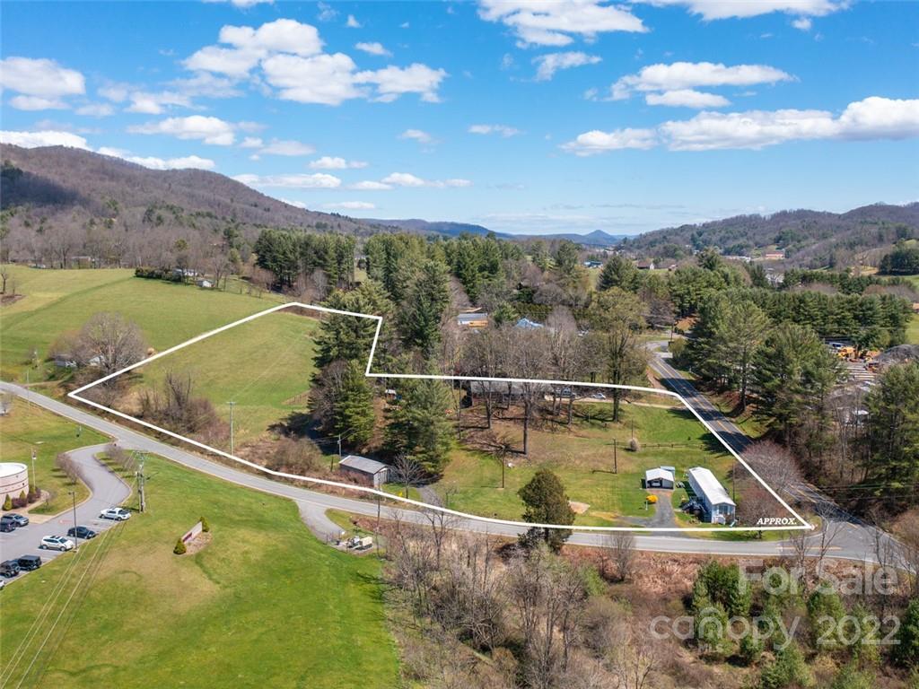 206 Crest View Road Burnsville NC 28714