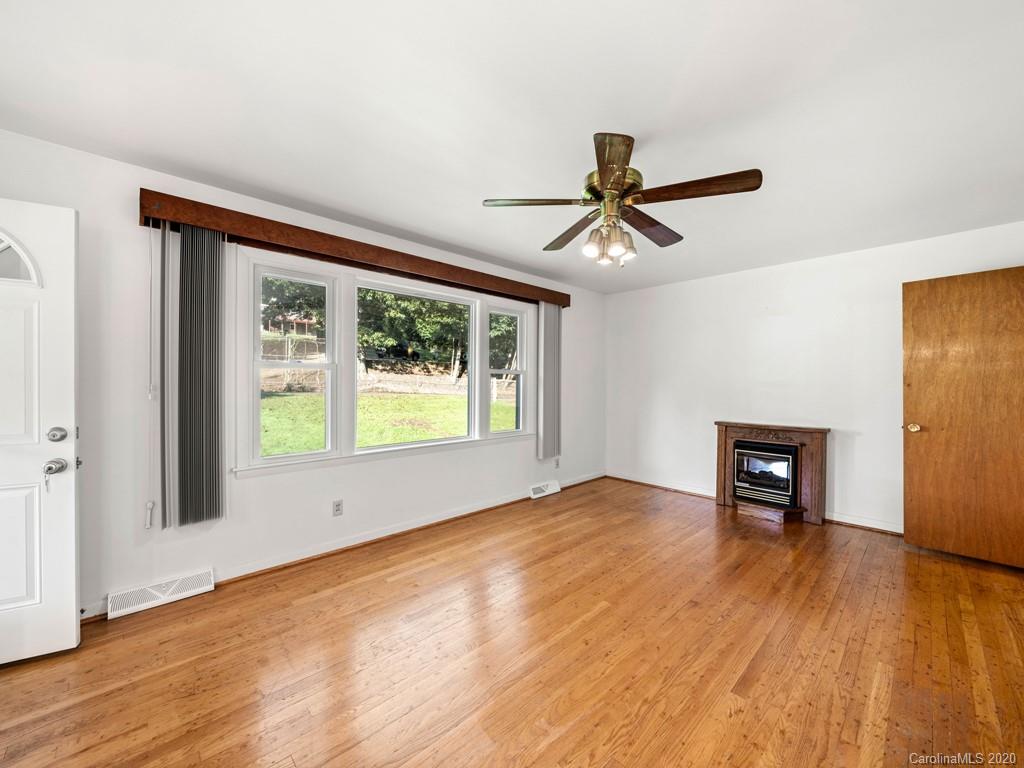 17 Vanderbilt Terrace Asheville NC 28806