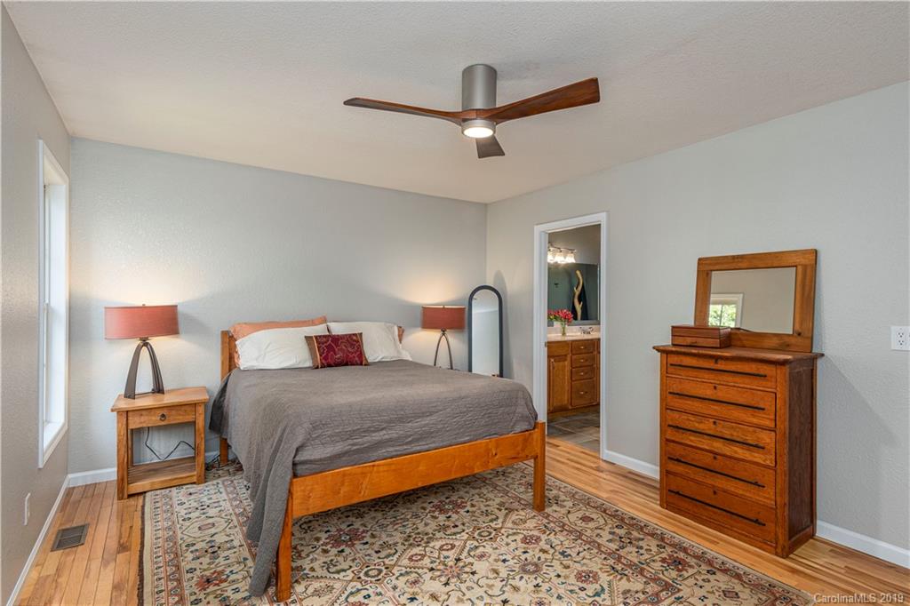 563 Betsy Ross Lane Asheville NC 28805