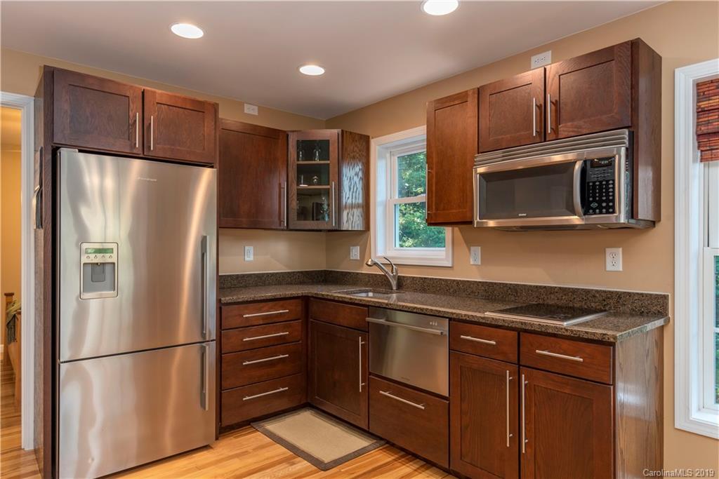 563 Betsy Ross Lane Asheville NC 28805
