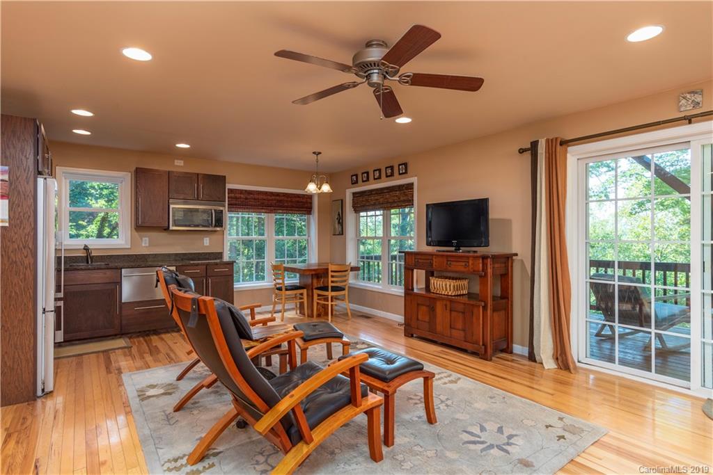 563 Betsy Ross Lane Asheville NC 28805