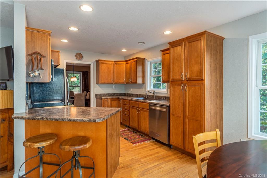 563 Betsy Ross Lane Asheville NC 28805
