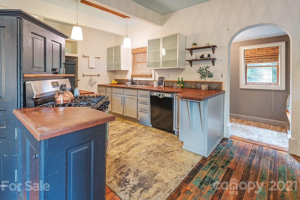 14 1/2 Pine Grove Avenue Asheville NC 28801