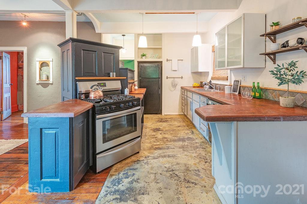 14 1/2 Pine Grove Avenue Asheville NC 28801